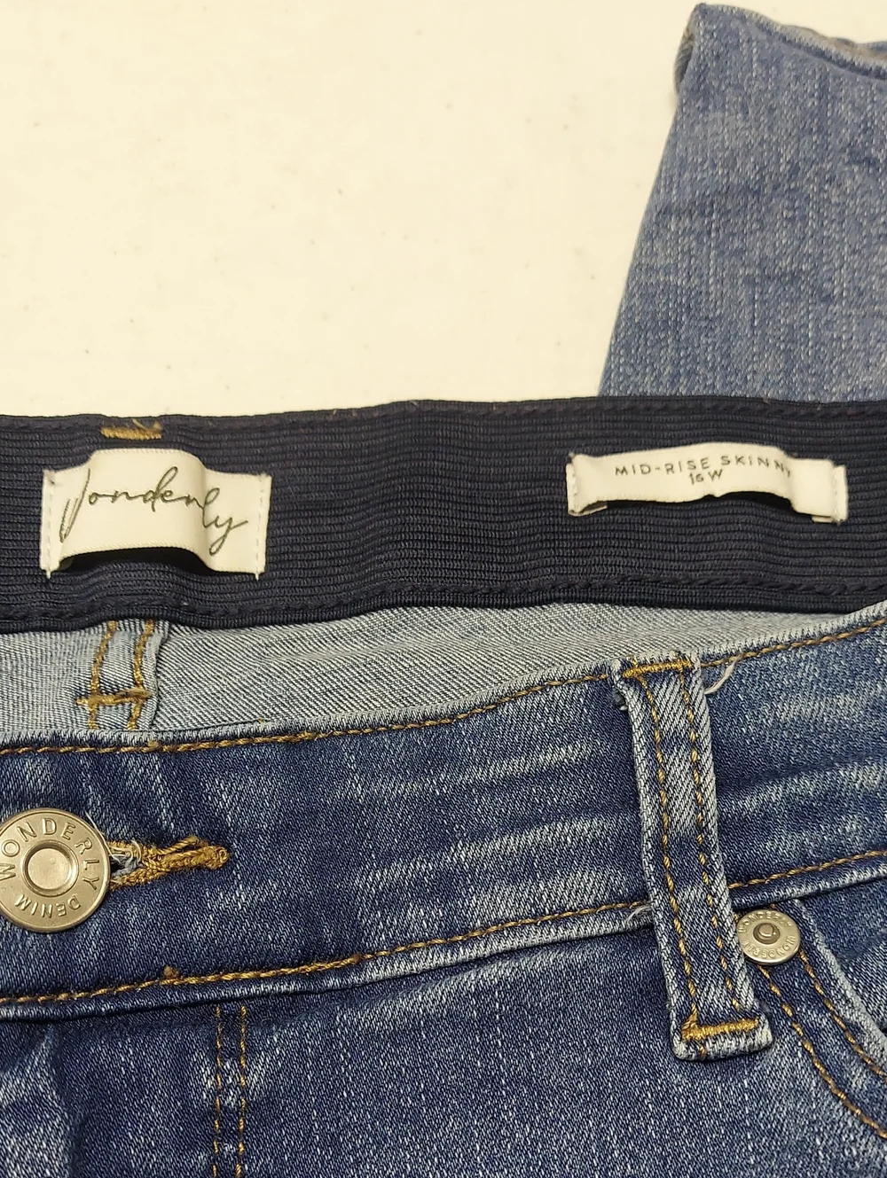 Wonderly Mid Rise 16W Skinny Jeans in Light Blue Wash